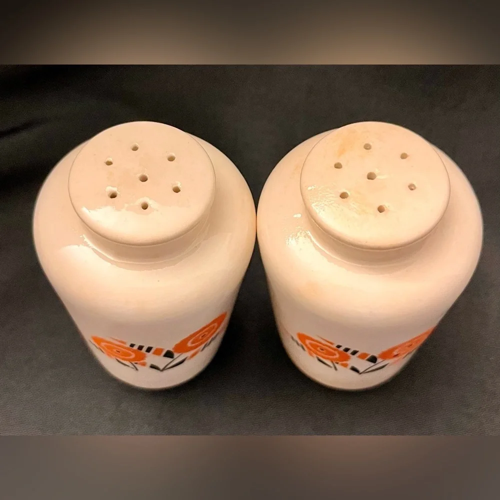 VTG Universal Potteries Seminole Salt & Pepper Shakers Art Deco Orange Kitchen